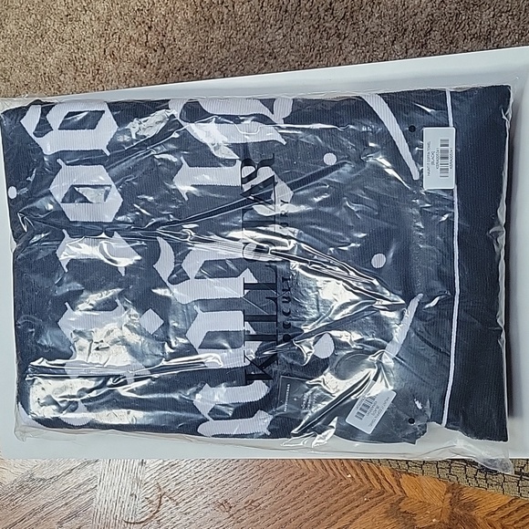 Killstar HAUNT IT COFFIN TOWEL - Picture 3 of 8